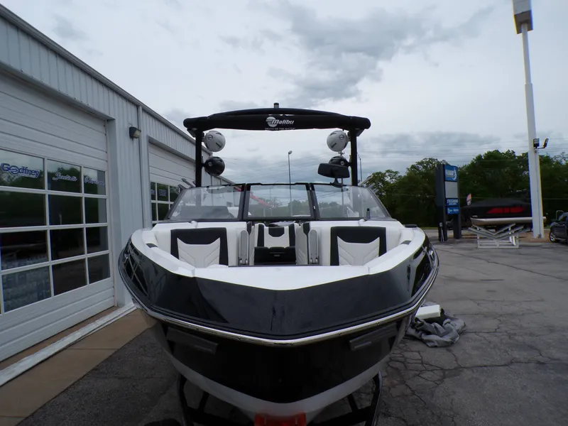 Slide: The Image of Malibu Wakesetter 25LSV 2025 - 4