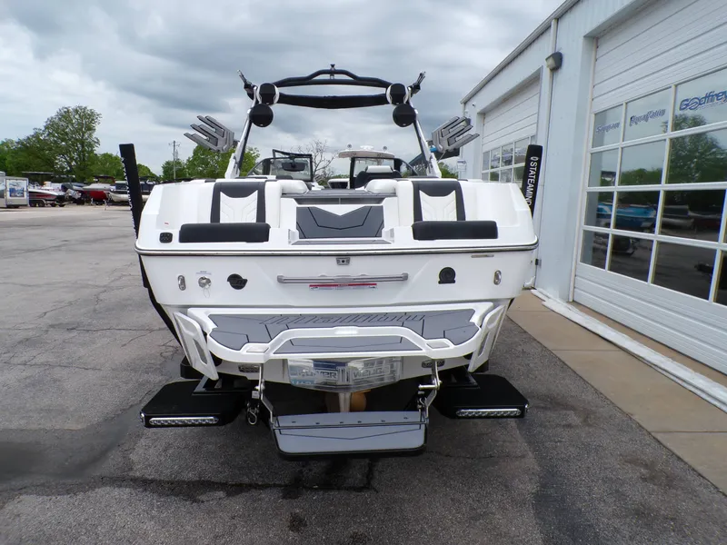 Slide: The Image of Malibu Wakesetter 25LSV 2025 - 5