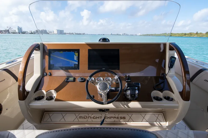 Slide: The Image of Midnight Express 43 OPEN 2019 - 41