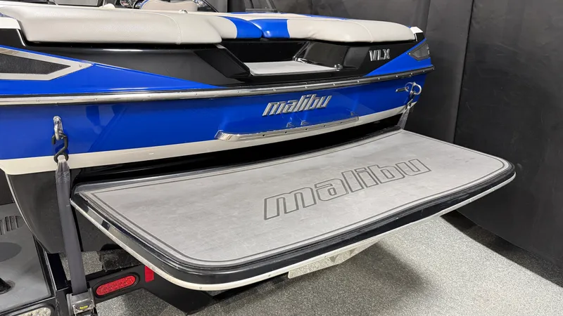 Slide: The Image of Malibu WAKESETTER 21 VLX 2012 - 10