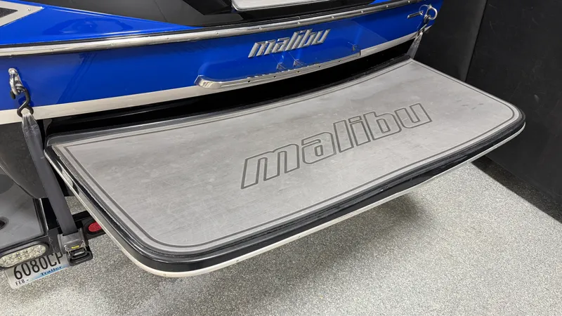 Slide: The Image of Malibu WAKESETTER 21 VLX 2012 - 11