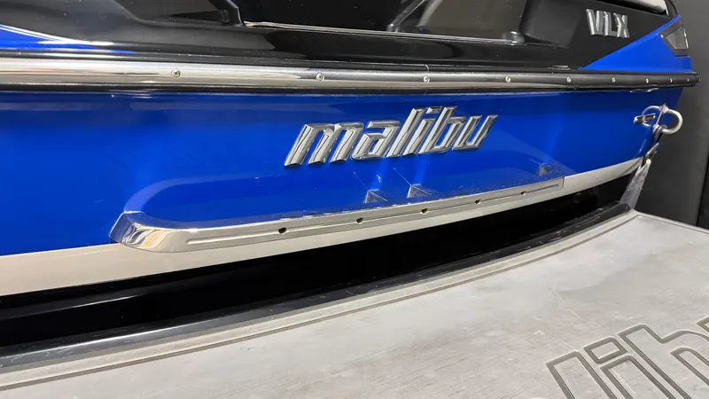 Slide: The Image of Malibu WAKESETTER 21 VLX 2012 - 12