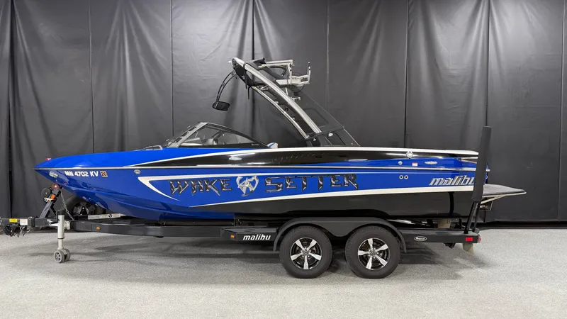 Slide: The Image of Malibu WAKESETTER 21 VLX 2012 - 2