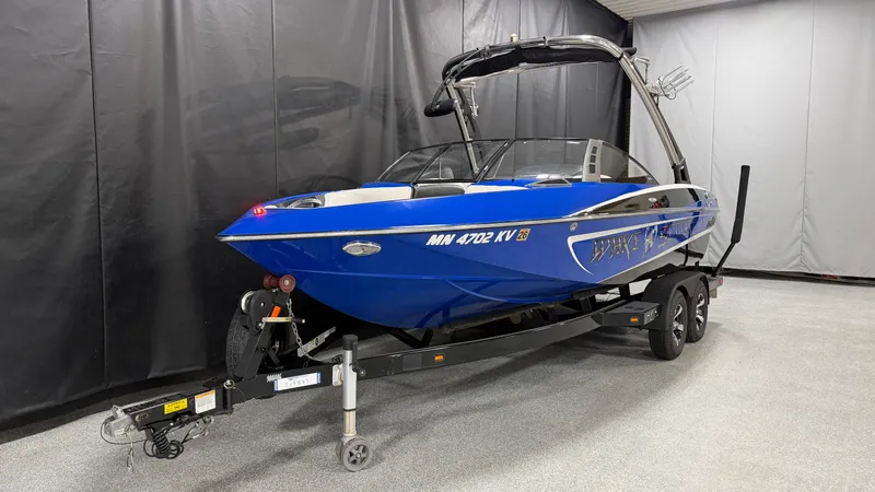 Slide: The Image of Malibu WAKESETTER 21 VLX 2012 - 3