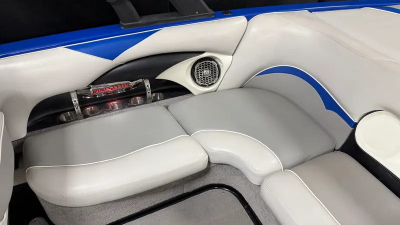 Slide: The Image of Malibu WAKESETTER 21 VLX 2012 - 30