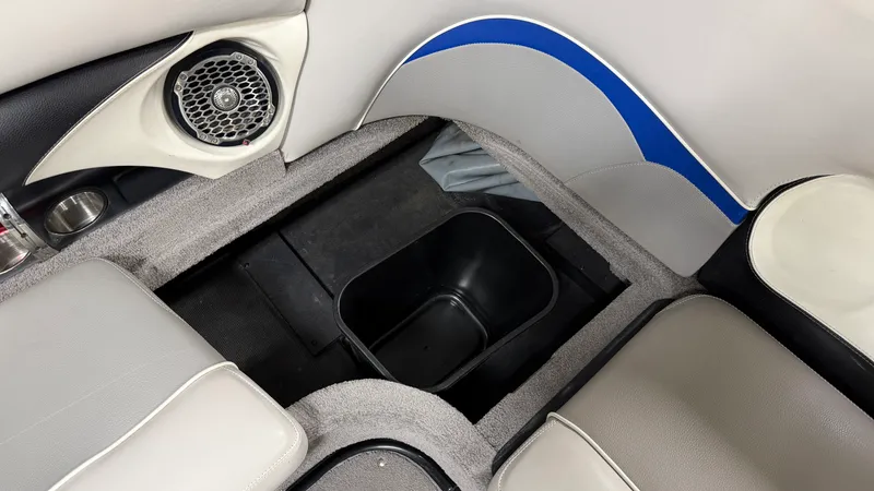 Slide: The Image of Malibu WAKESETTER 21 VLX 2012 - 31