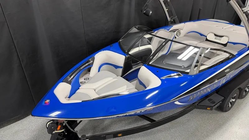 Slide: The Image of Malibu WAKESETTER 21 VLX 2012 - 5