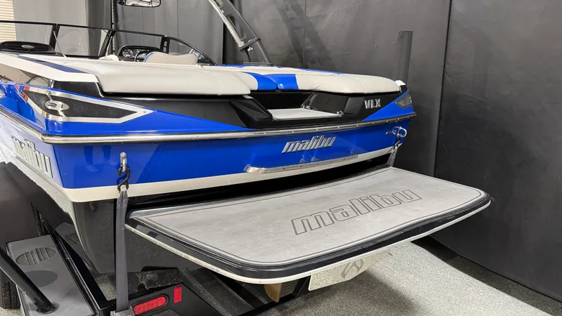 Slide: The Image of Malibu WAKESETTER 21 VLX 2012 - 8