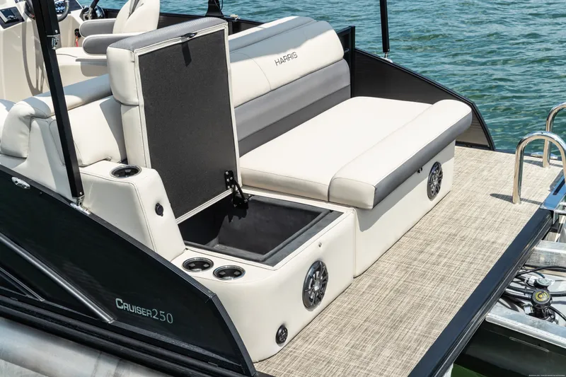 Slide: The Image of Harris 250 Cruiser 2025 - 3