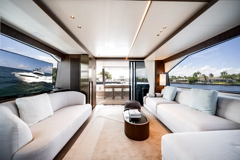 Slide: The Image of Azimut Fly 72 2026 - 35