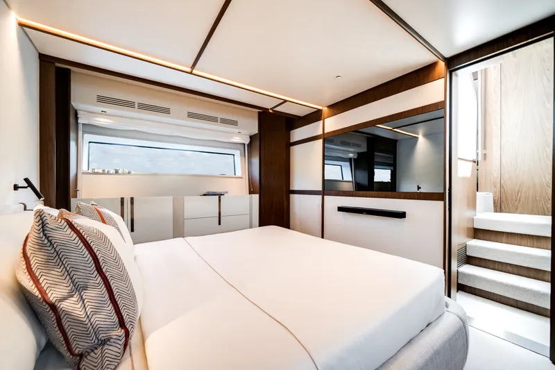 Slide: The Image of Azimut Fly 72 2026 - 26