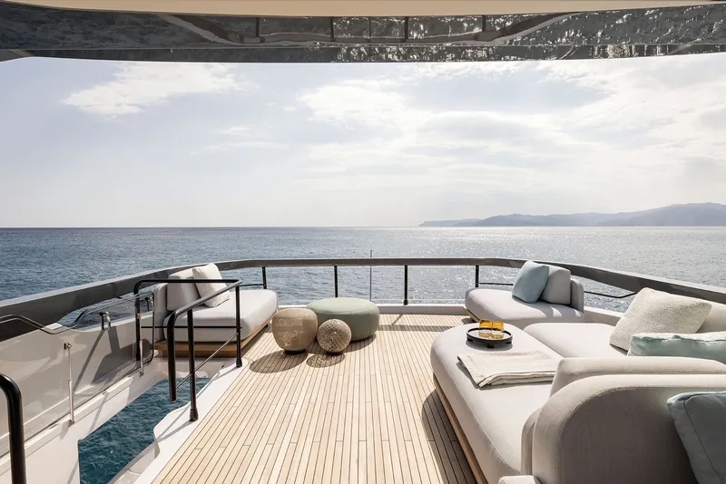 Slide: The Image of Azimut Fly 72 2026 - 25