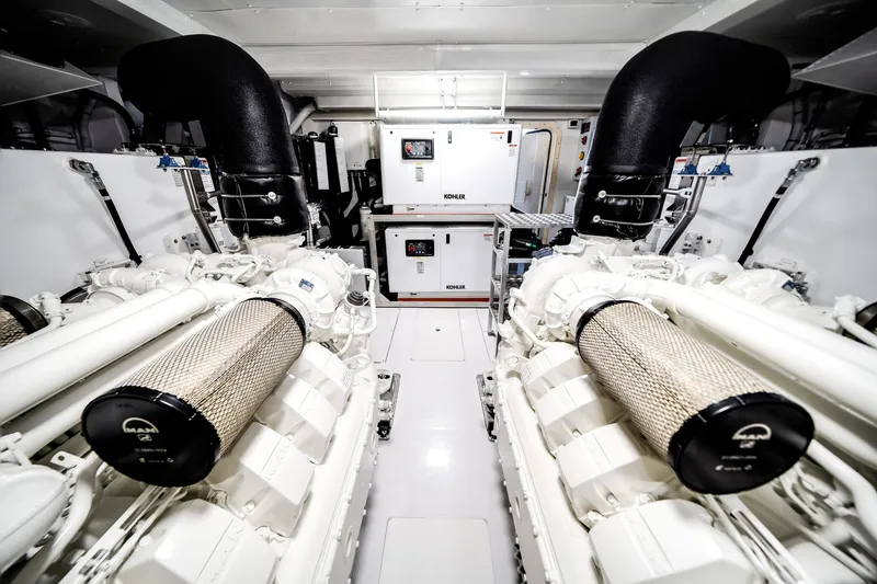 Slide: The Image of Azimut Fly 72 2026 - 66