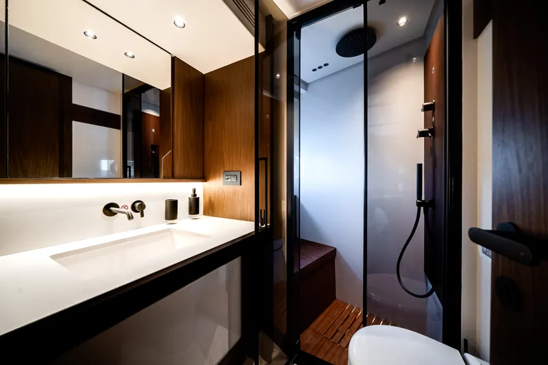 Slide: The Image of Azimut Fly 72 2026 - 15