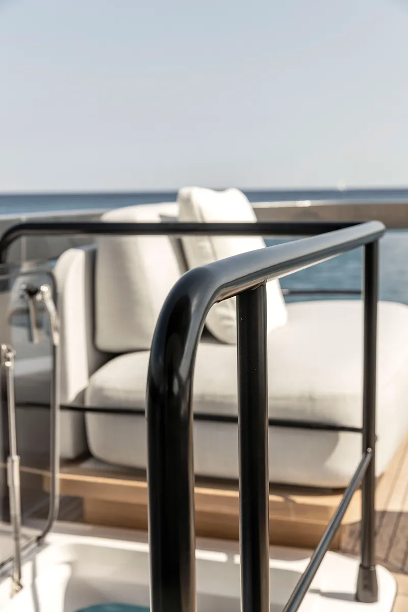 Slide: The Image of Azimut Fly 72 2026 - 32