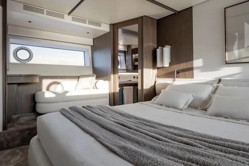 Slide: The Image of Azimut Fly 72 2026 - 46