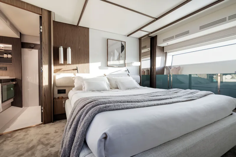 Slide: The Image of Azimut Fly 72 2026 - 47