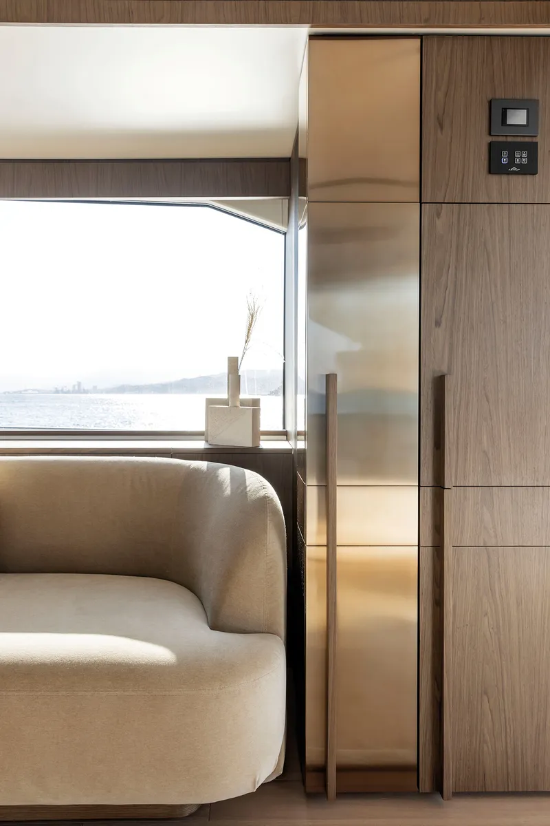 Slide: The Image of Azimut Fly 72 2026 - 55