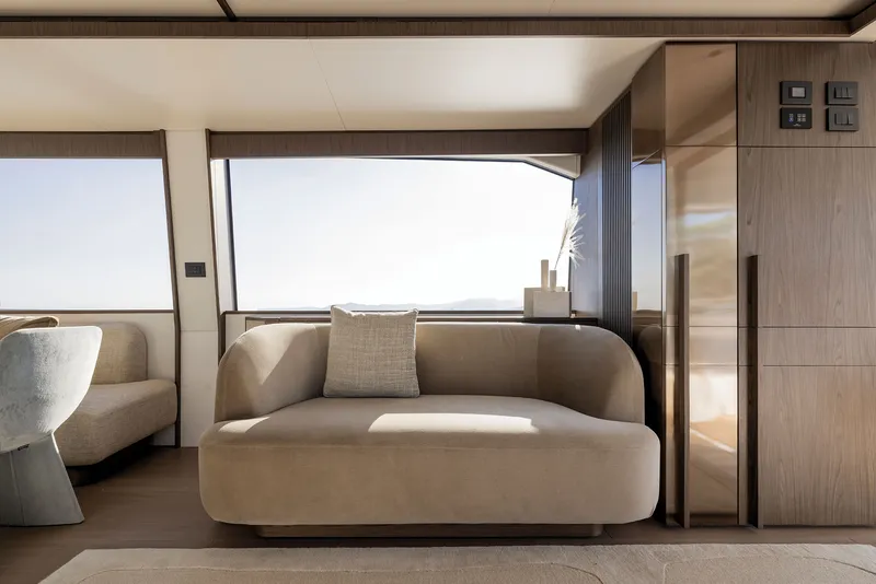 Slide: The Image of Azimut Fly 72 2026 - 56