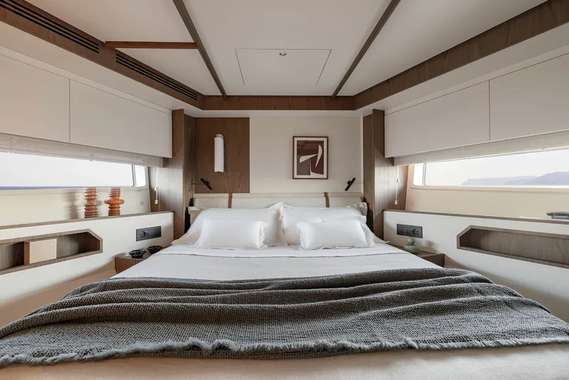 Slide: The Image of Azimut Fly 72 2026 - 57