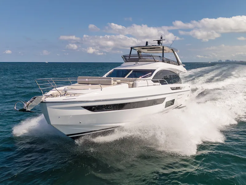 The Image of Azimut Fly 72 2026 - 1