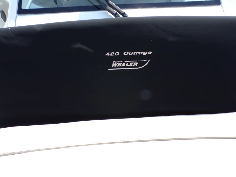 Slide: The Image of Boston Whaler 420 2018 - 13