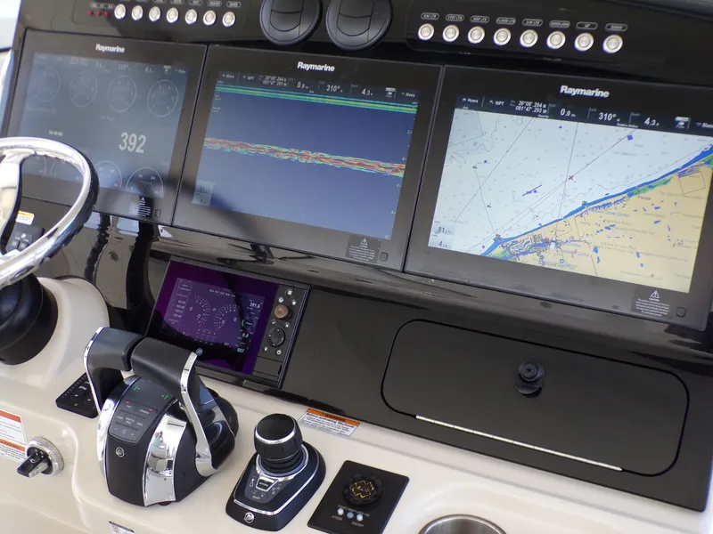 Slide: The Image of Boston Whaler 420 2018 - 21