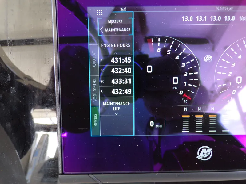 Slide: The Image of Boston Whaler 420 2018 - 22