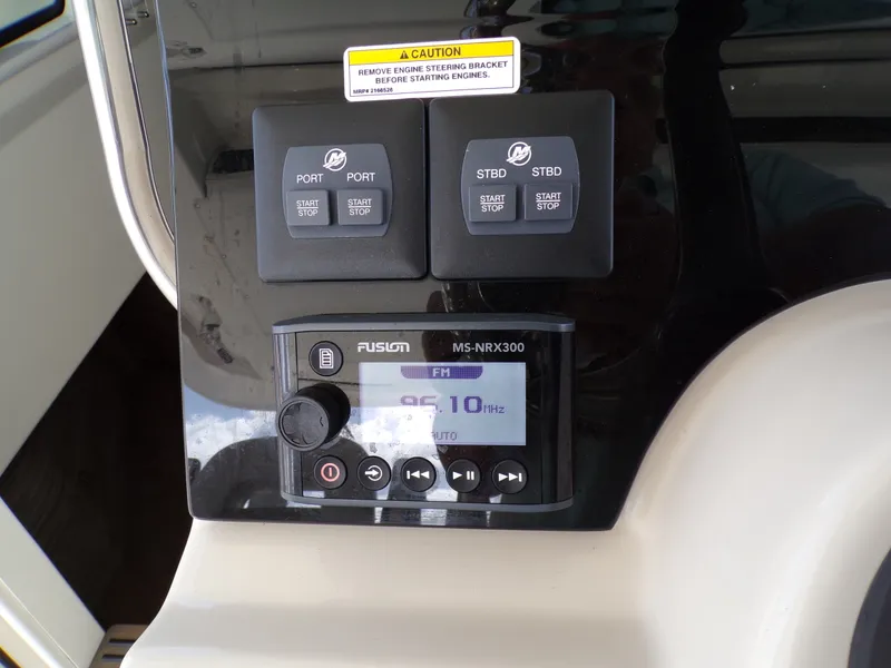 Slide: The Image of Boston Whaler 420 2018 - 26