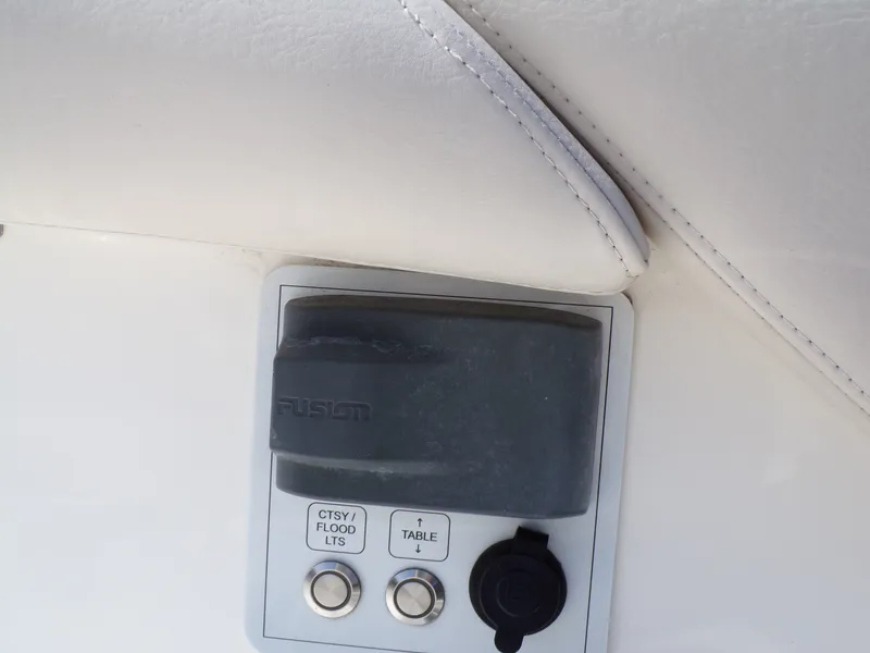 Slide: The Image of Boston Whaler 420 2018 - 27