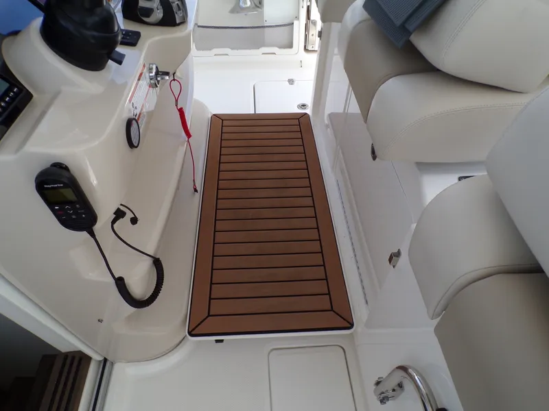 Slide: The Image of Boston Whaler 420 2018 - 34
