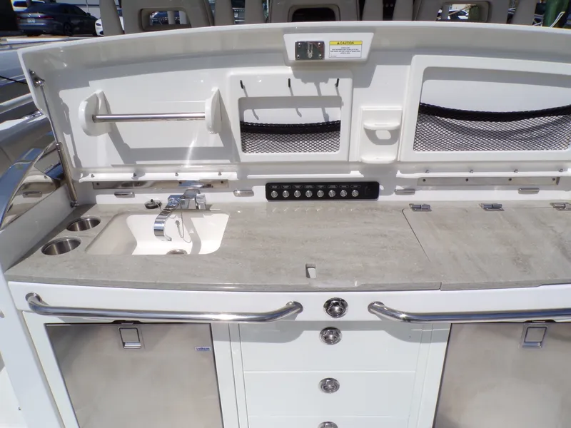 Slide: The Image of Boston Whaler 420 2018 - 37