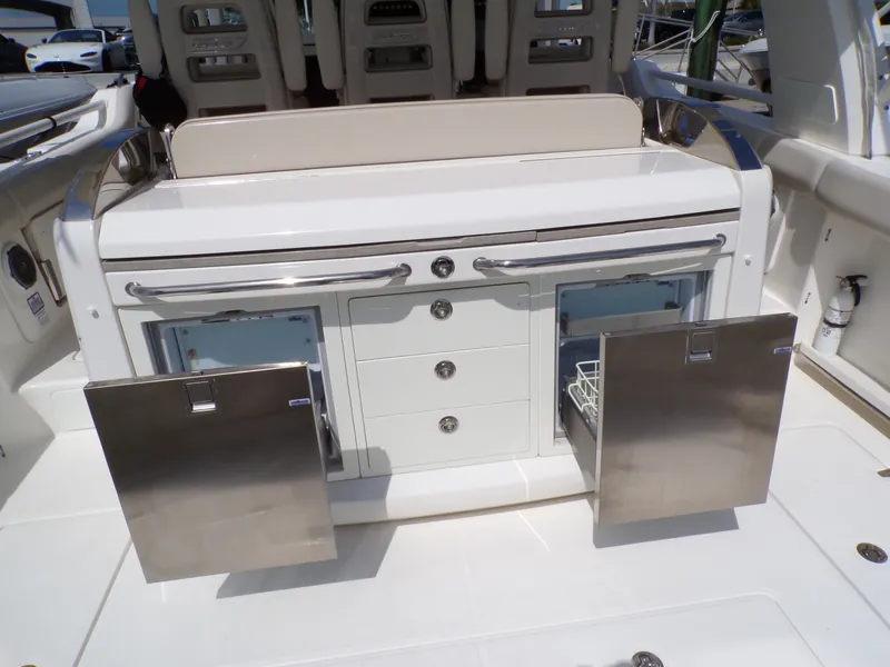 Slide: The Image of Boston Whaler 420 2018 - 38