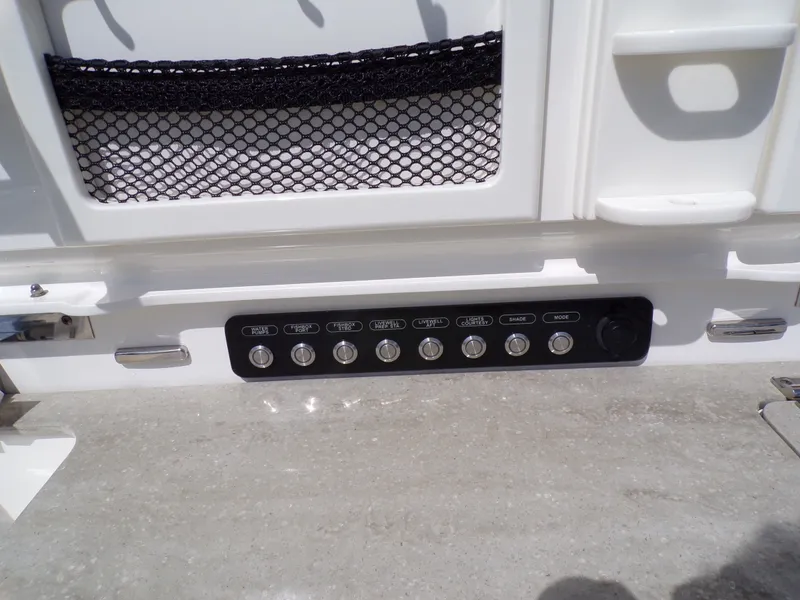 Slide: The Image of Boston Whaler 420 2018 - 39