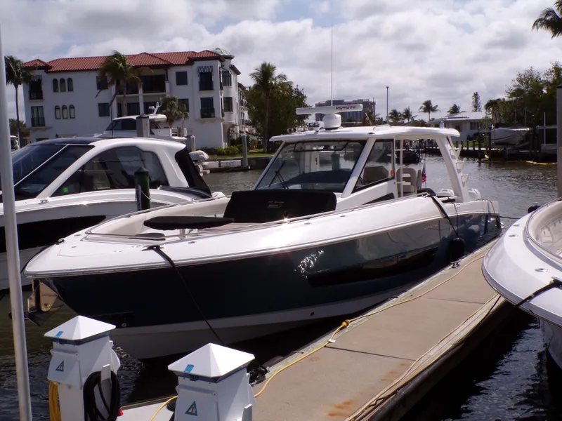 Slide: The Image of Boston Whaler 420 2018 - 4