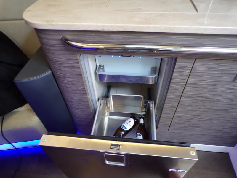 Slide: The Image of Boston Whaler 420 2018 - 41