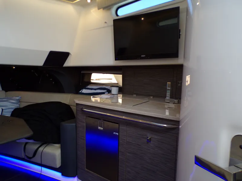 Slide: The Image of Boston Whaler 420 2018 - 50