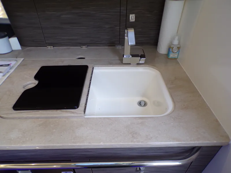 Slide: The Image of Boston Whaler 420 2018 - 57