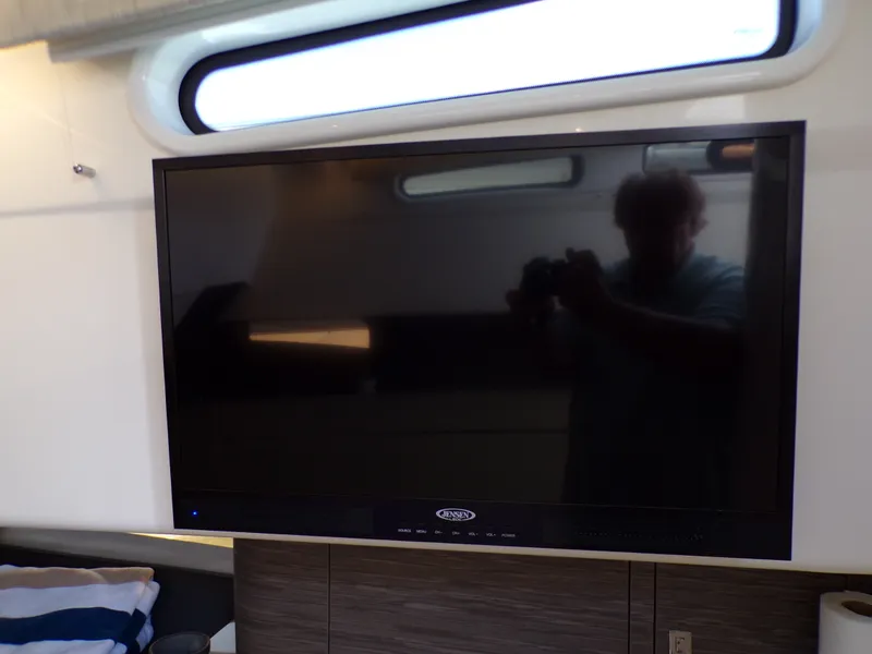 Slide: The Image of Boston Whaler 420 2018 - 58