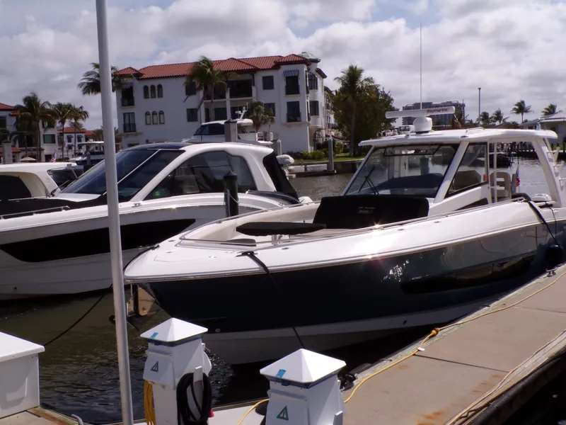 Slide: The Image of Boston Whaler 420 2018 - 6