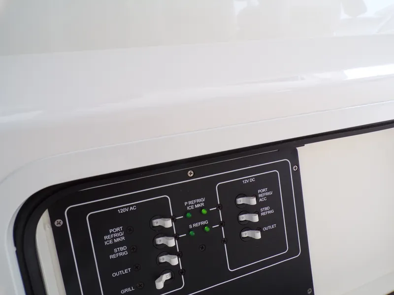 Slide: The Image of Boston Whaler 420 2018 - 71