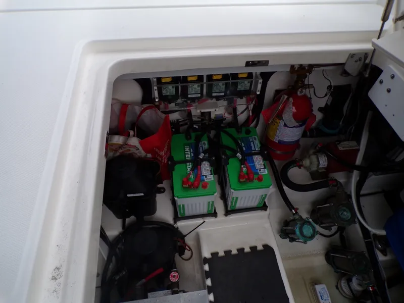 Slide: The Image of Boston Whaler 420 2018 - 76