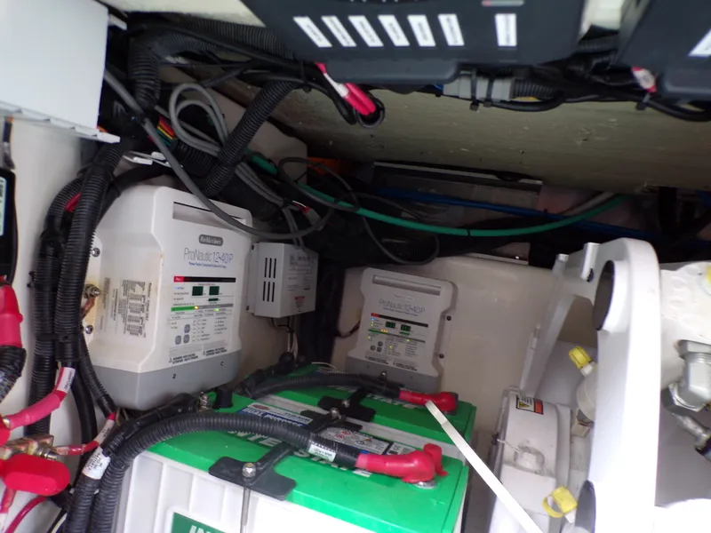 Slide: The Image of Boston Whaler 420 2018 - 81