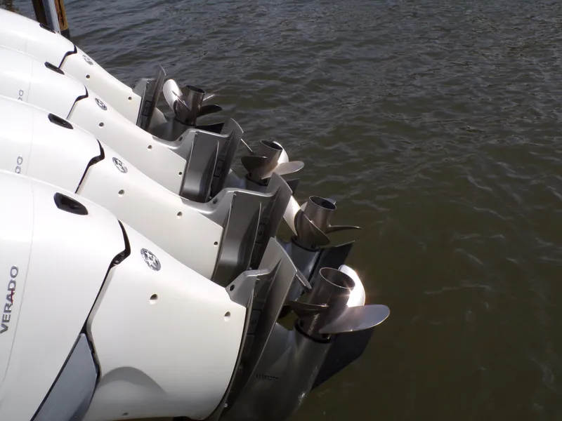 Slide: The Image of Boston Whaler 420 2018 - 90