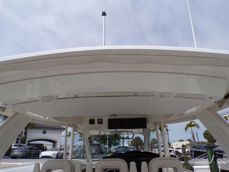 Slide: The Image of Boston Whaler 420 2018 - 91