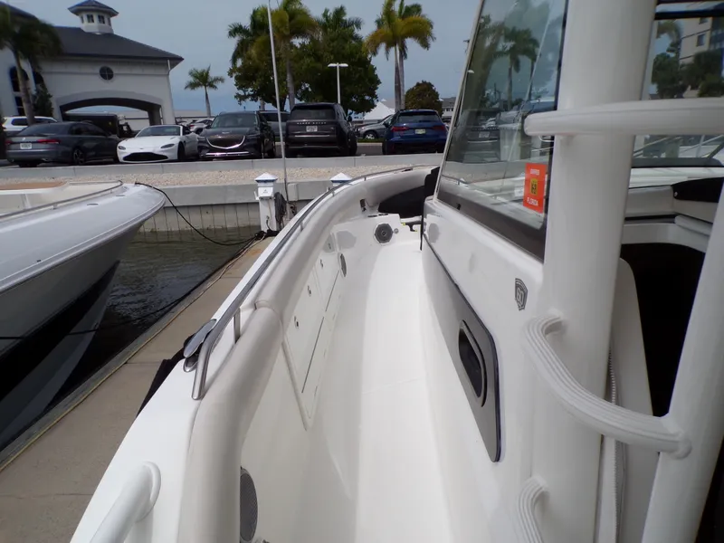 Slide: The Image of Boston Whaler 420 2018 - 92
