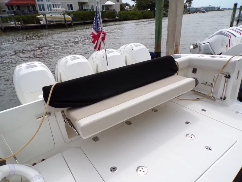 Slide: The Image of Boston Whaler 420 OUTRAGE 2018 - 93