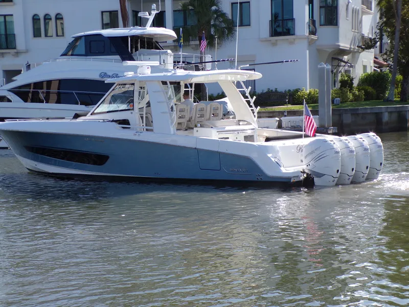 Slide: The Image of Boston Whaler 420 OUTRAGE 2018 - 10