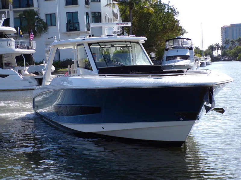 Slide: The Image of Boston Whaler 420 OUTRAGE 2018 - 13