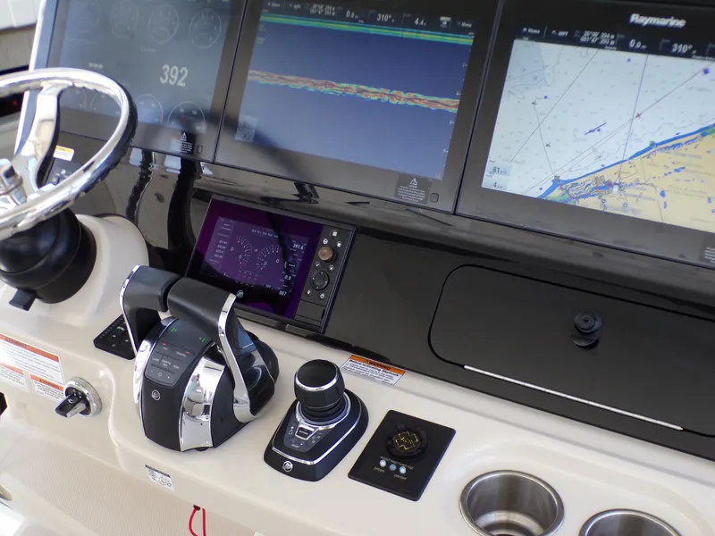Slide: The Image of Boston Whaler 420 OUTRAGE 2018 - 26